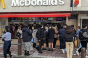 【朗報】マック、値上げ後も大盛況 貧しくなったのはなんG民だけだと判明（画像あり）