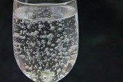 炭酸水のみで飲むやつなんなん？