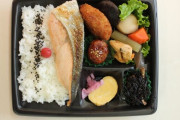 コンビニ弁当2つをポケットに入れ盗んだ男を逮捕