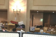 【朗報】大阪市役所の1階ロビー、ゴミで埋め尽くされてる模様