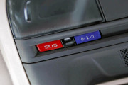 【朗報】「SOSボタン」新型車に続々搭載ｗｗｗｗｗｗ