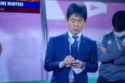 【画像】日本代表の森保監督、試合開始直後にメモってたけど何を書いてたの？