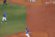 昨日の野球、韓国人選手が見せた華麗なステップがこちら