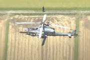 「米軍のヘリコプターが不時着している」宮崎県串間の田んぼに米海兵隊のAH-1Z攻撃ヘリが不時着…乗員にけがなし！