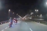 【動画】高速道路のすぐ脇にあったスロープでバイカーが飛んでしまう事故。