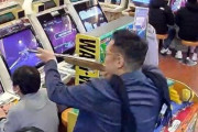 銃を持った男が大阪のゲームセンターに侵入し、発砲