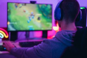【悲報】無職(３３)「未経験からプロゲーマーになりたいからクラファンで１３０万円集めます」