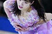本田真凜、淡い紫の衣装でイナバウアー　名古屋フィギュアスケートフェスティバル