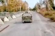 【動画】ウクライナの地上ロボ、迫る露軍ドローンをネットランチャーで無力化する。