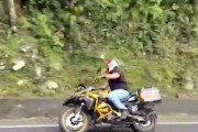 【動画】下手っぴ外国人ライダーが大事故を起こすギャラリー視点。