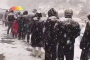 【動画】中国、悲痛…、雪が降りしきる中、PCR検査に並ばなくてはいけない市民…
