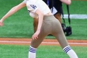 【野球】 韓国女優の“レギンス始球式”母国メディアも「賛否両論」と報道「TPOを…」「健康的で見栄えが良い」 ［3/18］  [仮面ウニダー★]
