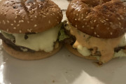 夜食に自作ハンバーガー作ったwwwwwww