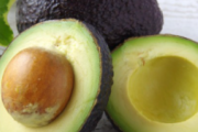 女性「アボカドおいしすぎる」ぼく「馬鹿じゃねえの(ﾊﾟｸｰ)……！？」