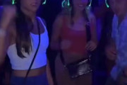 【動画】ヘッドホンで楽しむナイトクラブwwwwwwwwwww