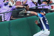 プロ野球・楽天―西武戦で珍事件が発生！「飛んできた打球を観客がキャッチしてアウト」