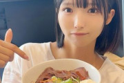 【画像】「すごいクオリティでダチョウに擬態する」と一部で話題のアイドルが、吉野家に行ってダチョウ丼を食レポ　→　お前らの想像以上にダチョウそのものになってるｗｗｗｗ