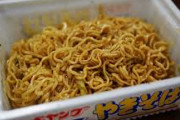 【緊急】カップ焼きそばに入れると美味いもの教えろ