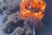 中国東部の農薬工場で爆発、空高く巨大キノコ雲が発生！