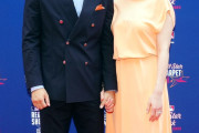 【朗報】レッドカーペットの大谷翔平夫婦がお似合いすぎると話題に