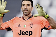45歳の“鉄人”、元イタリア代表GKブッフォンが現役引退を決断…近日中に正式発表へ