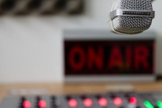 【悲報】深夜ラジオ番組、ヤバいことになっていた……