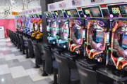 【悲報】パチンコ離れが深刻化ｗｗｗｗｗｗ　　最盛期の売り上げ30兆円から11兆円に減少