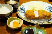 【画像】この超肉厚とんかつ定食にいくらまで出せる？
