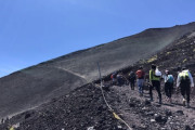【悲報】静岡県が富士山登山道を閉鎖の方針・・・