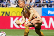 「100％“真っ赤”と思わない」札幌GK菅野の一発退場は妥当か。家本元国際審判員が持論「曖昧さ、許容さが、魅力であり、面白さ」