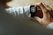高級時計高いな→何やApple Watchでええのか→よく考えたら時計自体いらんやん