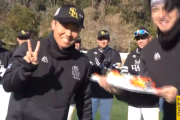 本日お誕生日の上沢直之、海野がバースデーソングで祝福　上茶谷もホークスに馴染む