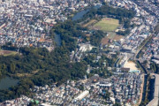 年配男性が公園で女子小学生に「練馬から来た。すごいでしょ。不審者じゃないよ」と板チョコを渡す事案が発生