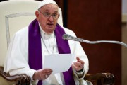 ローマ教皇「白旗揚げる勇気を」　ウクライナに停戦交渉促す