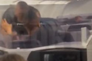 海外「マイク・タイソンが飛行機内で鬱陶しい乗客を殴ったようだ」