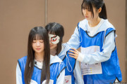 【日向坂46】大野愛実に興奮した高井俐香さん、タックルで阻止される
