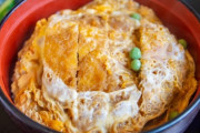 そば屋でカツ丼、ラーメン屋でチャーハン頼む奴…