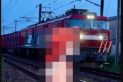 鉄オタさん、電車とアニメキャラがキスする画像を作りドン引きされてしまう・・・