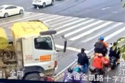 【動画】ミキサー車がバイクの車列に突っ込む恐ろしい事故。