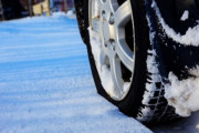 スタッドレスタイヤで最強のメーカーは？