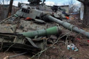 T-80UE-1か、ウクライナ軍に撃破される