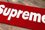【悲報】Supremeさん、普通の白い運動靴にロゴを入れただけの手抜き商品を発売してしまう