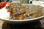 【画像】この大盛カレー（980円）の欠点を答えろｗｗｗｗｗｗ