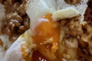 ワイニートのお昼飯の豪華三色丼がこちら（※画像あり）
