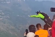 【墜落】橋からダイブした男性のパラシュートが開かない事故。