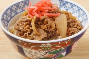 【画像】吉野家の牛丼、並と頭大盛りで牛肉の量が変わらない…