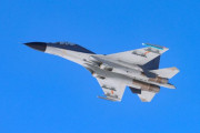 中国空軍旅団所属のJ-11A戦闘機が飛行訓練を公開！
