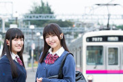 【画像】おばさん(42)「やっぱり私が娘の制服着るとコスプレ感あるなって…」
