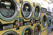 10万の洗濯機買ったとしてコインランドリーが1回1000円やとしたら元取るのに100回も洗濯せなアカン