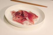 「生肉食べる」←この異常行為ｗｗｗｗｗｗ
